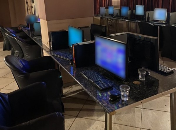 Παράνομα  διαδικτυακά τυχερά παιχνίδια σε κατάστημα - Είχε στηθεί ολόκληρο δίκτυο με 25 υπολογιστές
