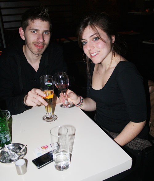 Στην υγειά του έρωτά τους