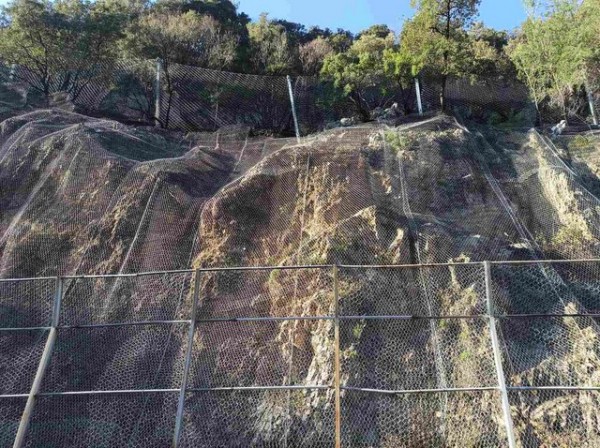 ΠΡΟΚΟΠΙ ΕΥΒΟΙΑΣ: Ειδικά πλέγματα μεγάλης αντοχής εγκαταστάθηκαν στο Δερβένι