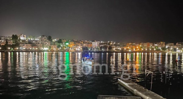 ΧΑΛΚΙΔΑ: Ιστιοπλοϊκό τράκαρε στη γέφυρα και έπλεε ακυβέρνητο!