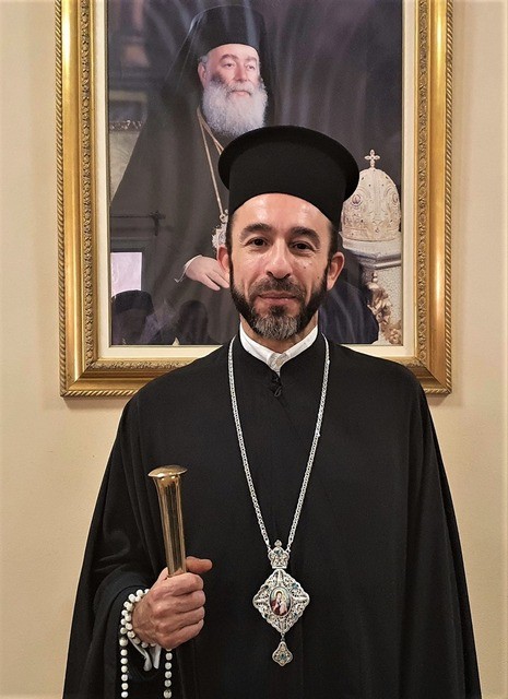 Επιτέθηκαν σε Μητροπολίτη επειδή τον μπέρδεψαν με τον πάτερ Αντώνιο