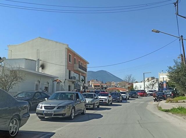 ΧΑΛΚΙΔΑ: Εκνευρισμός στους οδηγούς από το μποτιλιάρισμα στις εξόδους της πόλης