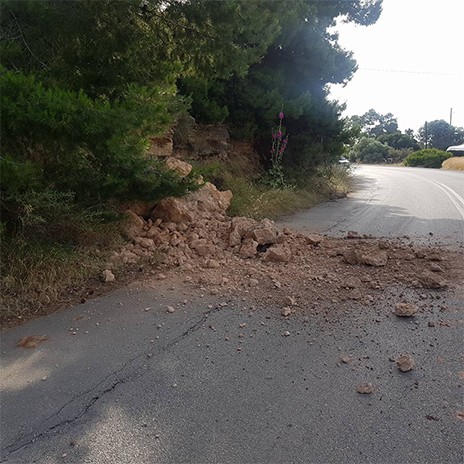 Ο Γιάννης Τσούρτος και ο Φάνης Σπανός κινητοποιήθηκαν για τις καταπτώσεις στο δρόμο Δροσιά - Λουκίσια