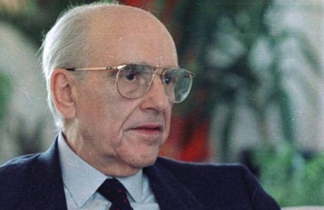 Ανδρέας Παπανδρέου: Σε δημοπρασία τα εμβληματικά γυαλιά του