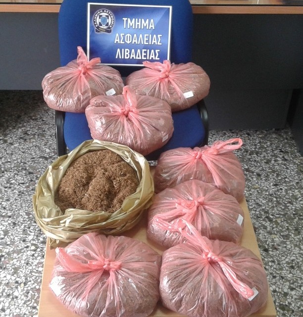 Έπιασαν 60χρονη με οκτώ σακούλες λαθραίου καπνού