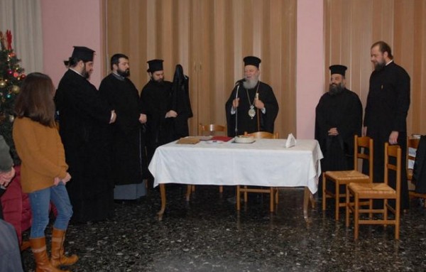Τυχερή η Γιούλη στην πίτα για τα στελέχη των κατασκηνώσεων της Μητρόπολης