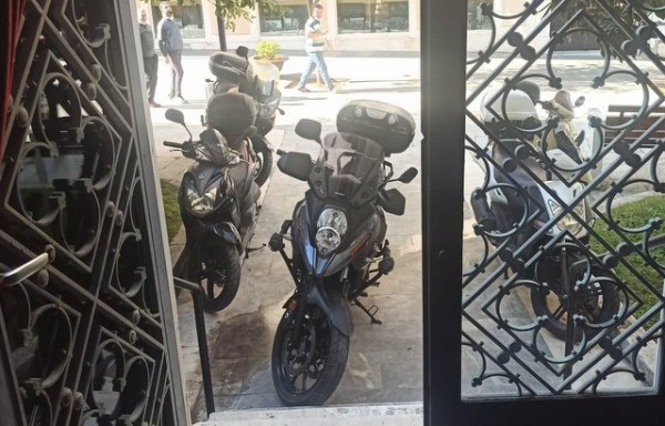 ΧΑΛΚΙΔΑ: Ακόμα λίγο και θα πάρκαραν μέσα στην εκκλησία τα δίκυκλα