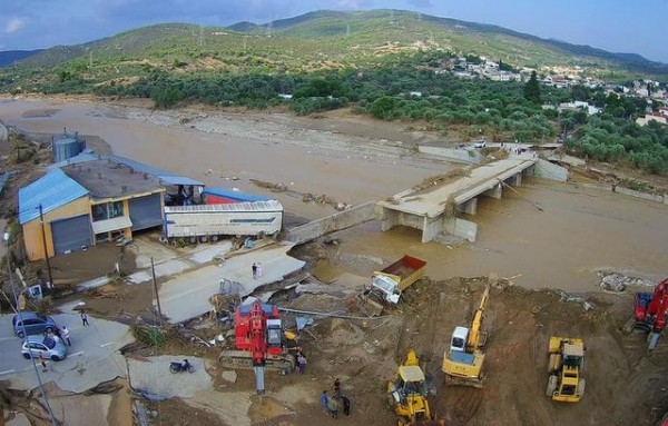 ΘΕΟΜΗΝΙΑ-ΑΠΟΖΗΜΙΩΣΕΙΣ: Ένα κάρο χαρτιά χρειάζονται για να λάβουν αποζημίωση οι επιχειρηματίες