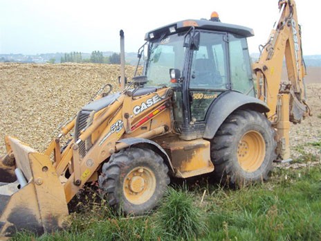 Κάηκε φορτωτής του Δήμου Διρφύων-Μεσσαπίων