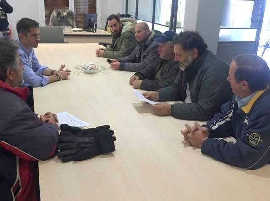 Οι αγρότες συναντήθηκαν με τον Κώστα Μπακογιάννη