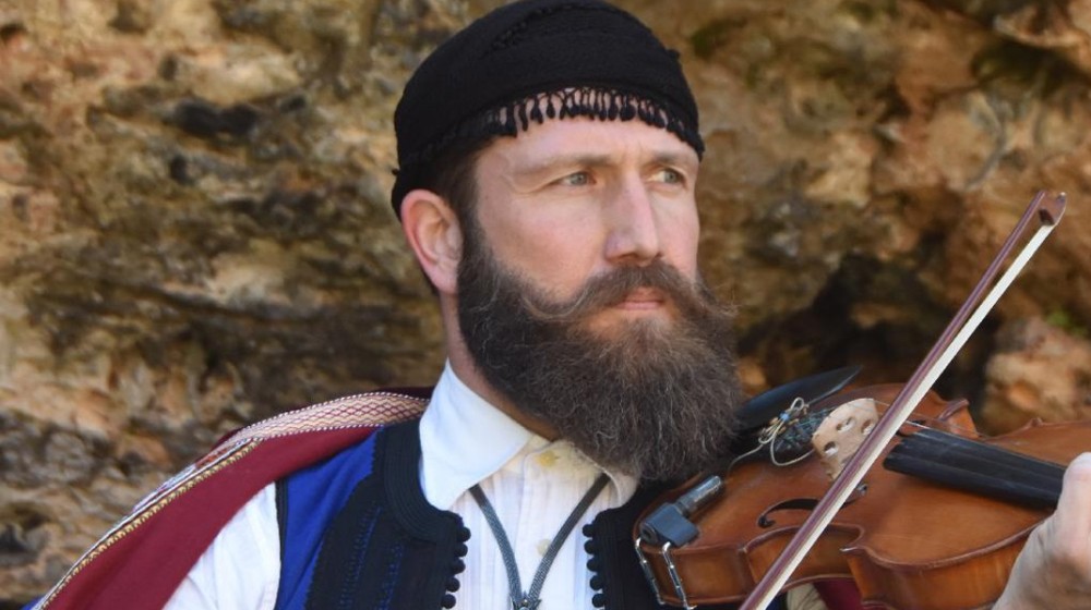 Τ' ΑΛΩΝΑΚΙ ΧΑΛΚΙΔΑ: Ξεκίνημα με κρητικό γλέντι