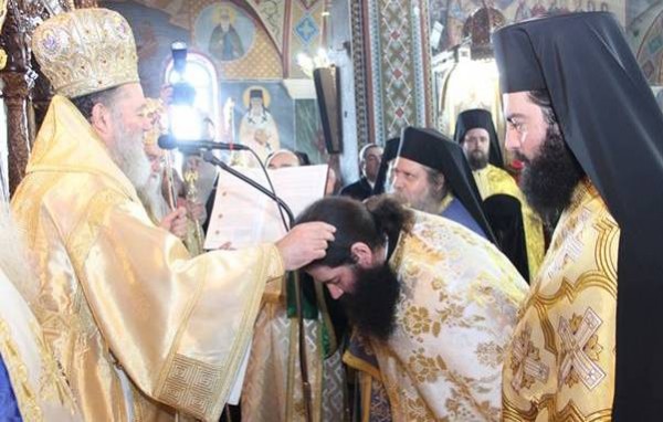 Στην επέτειό του ο Μητροπολίτης Χαλκίδας έκανε αρχιμανδρίτη τον διάκο του