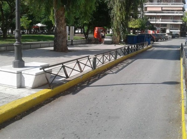 ΧΑΛΚΙΔΑ: Πόσο καιρό θα μείνει σπασμένο αυτό το κάγκελο;