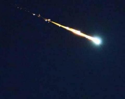 Σπάνιο φαινόμενο: Επεσε μετεωρίτης στην Αίγινα!