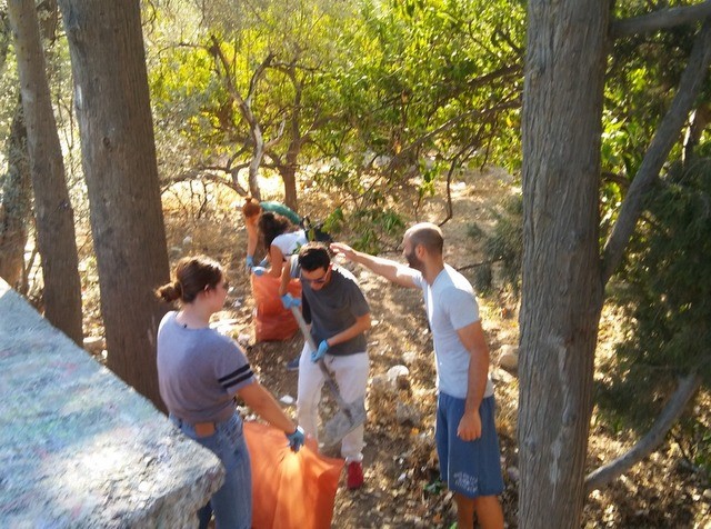 Καθαρίζουν το Δέλτα για το Φεστιβάλ του ΚΚΕ