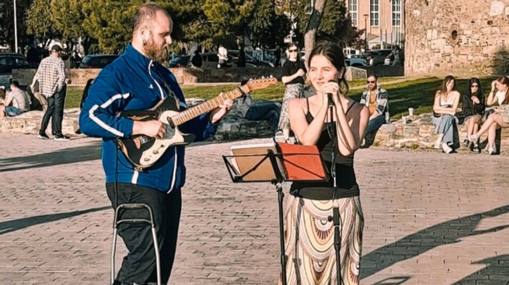 Ο δήμος ανακάλεσε το πρόστιμο των 300 ευρώ στους μουσικούς του δρόμου