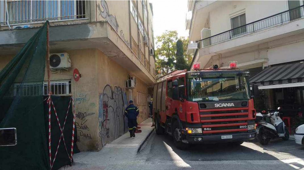 ΧΑΛΚΙΔΑ: Αναστάτωση από φωτιά δίπλα στο κτήριο του ΙΚΑ