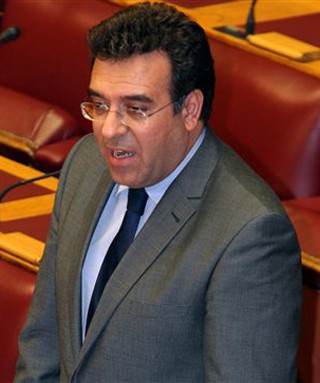 Aστυνομικός επετέθη σε βουλευτή