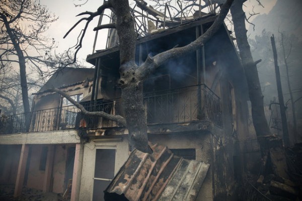 ΠΑΜΕ: Πρόσκληση σε δράση άμεσης αλληλεγγύης στους πληγέντες από τις φωτιές