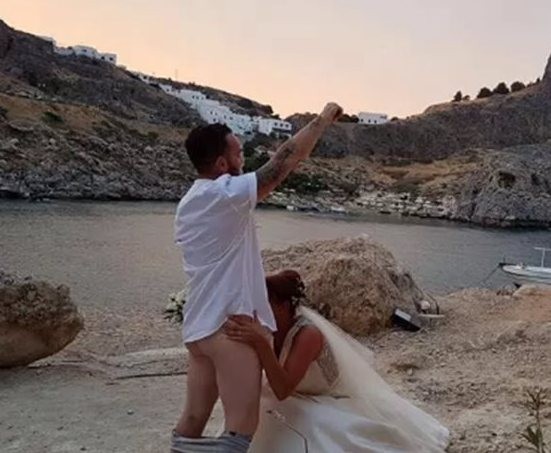 Νύφη έκανε στοματικό σεξ στο γαμπρό
