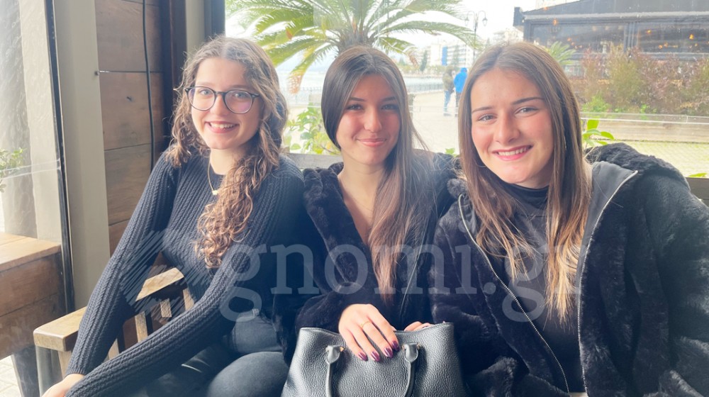 ΧΑΛΚΙΔΑ: Τρεις φίλες κολλητές περνούν υπέροχα μαζί