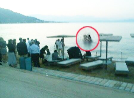 Γαμήλιες βουτιές με φόντο τον αυτόπτη μάρτυρα του βενζινάδικου!