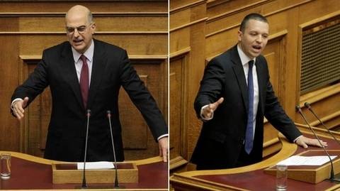 Σπρωξιές και χαστούκια στη Βουλή (VIDEO)
