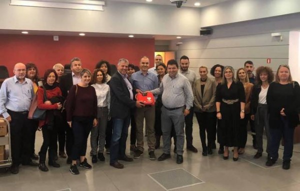Πήραν από έναν απινιδωτή από την Περιφέρεια όλοι οι Δήμοι της Στερεάς Ελλάδας