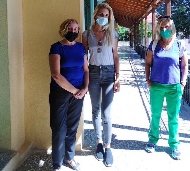 Οι δάσκαλοι της Χαλκίδας πρόσφεραν τετράδια και μολύβια στους μαθητές του Δημοτικού Σχολείου Πολιτικών