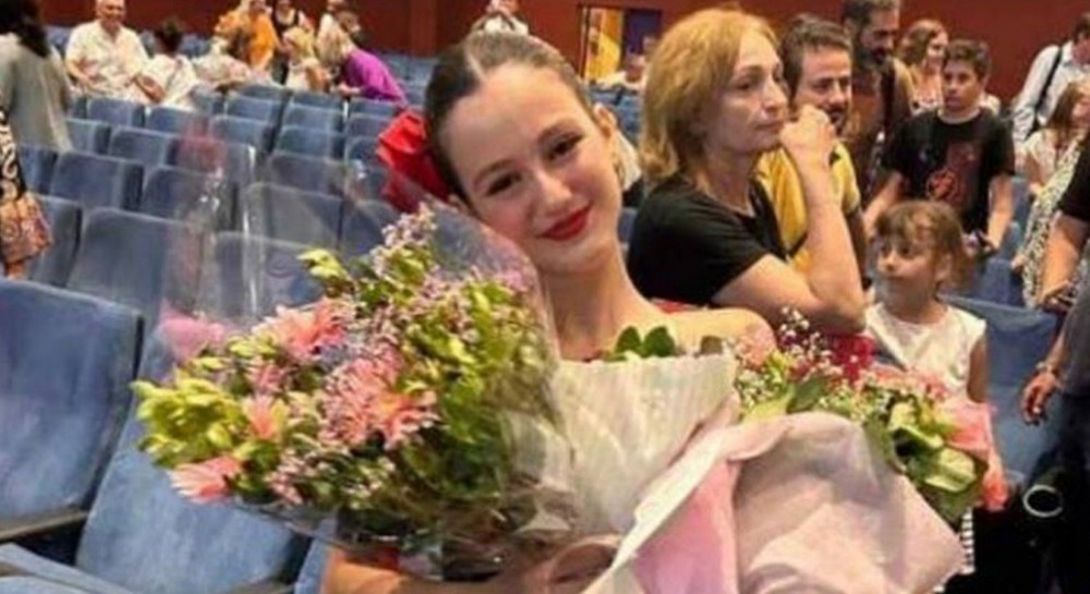 Το τελευταίο αντίο στην 14χρονη Χριστίνα Γαρουφαλή - Οι γονείς της δώρισαν τα όργανά της