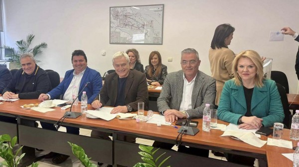 ΠΕΔ ΣΤΕΡΕΑΣ ΕΛΛΑΔΑΣ: Λαμπερά χαμόγελα στη συνεδρίαση εκλογής του προεδρείου