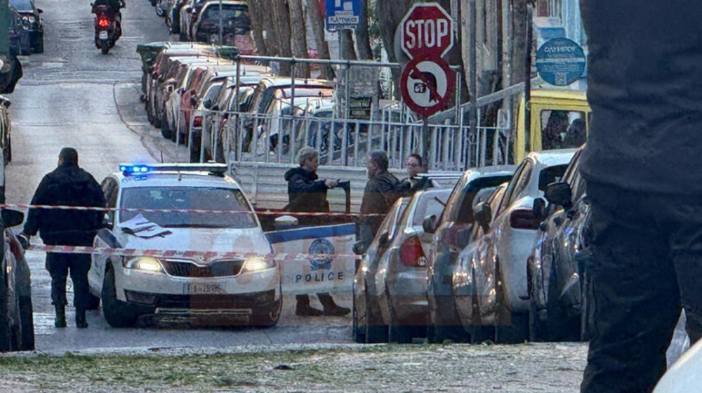 Νεκρή 39χρονη από έκρηξη βόμβας έξω από τράπεζα στο κέντρο της Θεσσαλονίκης