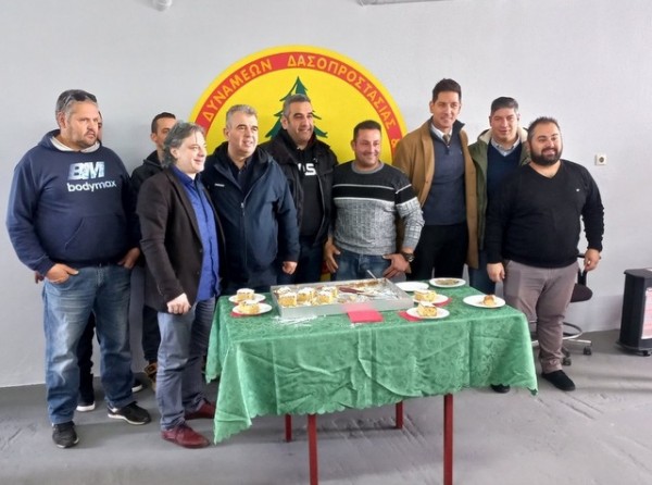 ΚΑΡΥΣΤΟΣ: Οι εθελοντές δασοπυροσβέστες και διασώστες έκοψαν πίτα σε ζεστή ατμόσφαιρα