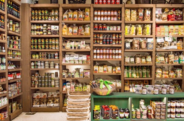 Εξαφανίζονται τα παντοπωλεία