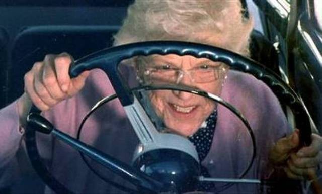 ΑΙΓΙΟ: Γιαγιά 91 ετών μπήκε ανάποδα στην Εθνική και προκάλεσε τροχαίο