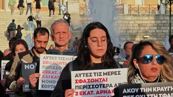 Vegan διαμαρτυρία στο Σύνταγμα για τη σφαγή αμνοεριφίων το Πάσχα