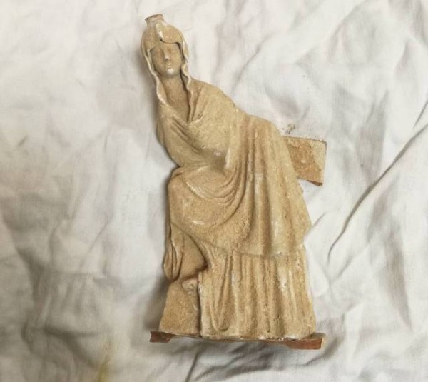 ΧΑΛΚΙΔΑ: Συνελήφθη 45χρονος Έλληνας με αρχαίο αγαλματίδιο (pic)