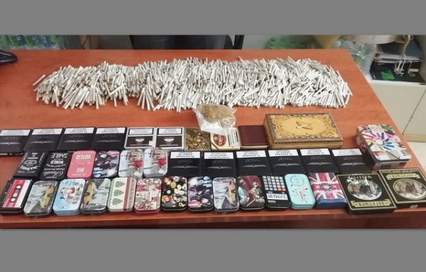 ΠΟΛΙΤΙΚΑ: Συνελήφθη ένας Έλληνας με 1656 λαθραία τσιγάρα (φωτό)