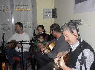 Γλέντι με ζωντανή μουσική στα εγκαίνια του ΚΑΠΗ Αλιβερίου