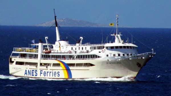 ΚΥΜΑΣΙ ΜΑΝΤΟΥΔΙΟΥ: Βλάβη στο πλοίο Άγιος Νεκτάριος πριν τον απόπλου για δρομολόγιο