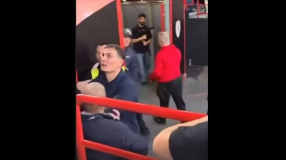 ΒΙΝΤΕΟ το φραστικό επεισόδιο του Γιώργου Μπαρτζώκα με οπαδό του Ολυμπιακού