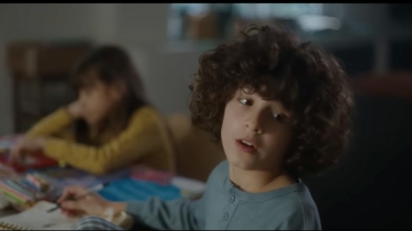 Ο μικρός Νικόλας μπαίνει ξανά σε όλα τα σπίτια (VIDEO)