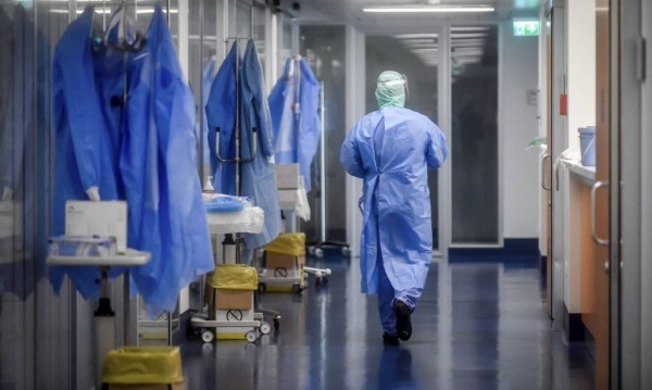ΚΟΡΩΝΟΪΟΣ: Νεκρή 48χρονη νοσηλεύτρια από τον Αγιο Ιωάννη Αλιβερίου