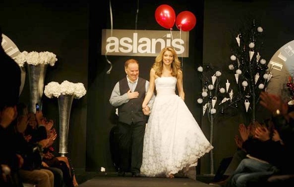 Από τον θρίαμβο της πασαρέλας στην οικονομική κατάρρευση