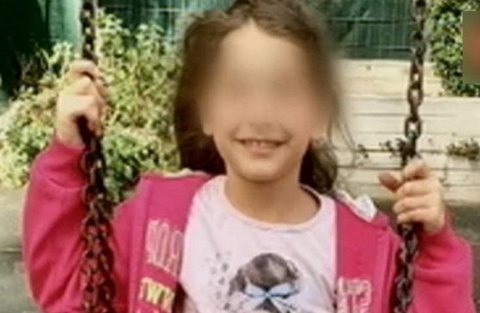 ΘΗΒΑ: Οργή για την ποινή-χάδι στον 55χρονο που πυροβόλησε και άφησε ανάπηρη τη μικρή Αλεξία
