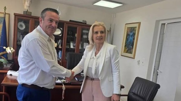 ΕΡΕΤΡΙΑ: Συνάντηση Δημάρχου με τη Γενική Γραμματέα της Αποκεντρωμένης Διοίκησης