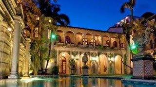 Στο σφυρί η καταραμένη βίλα