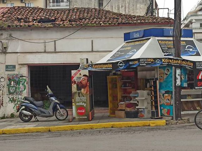 ΧΑΛΚΙΔΑ: Κίνδυνος για τους περαστικούς από ετοιμόρροπο κτήριο