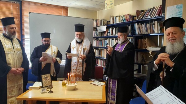 ΧΑΛΚΙΔΑ: Ευχέλαιο και δώρα στο 1ο Πρότυπο Λύκειο από τον Επίσκοπο Σκοπέλου