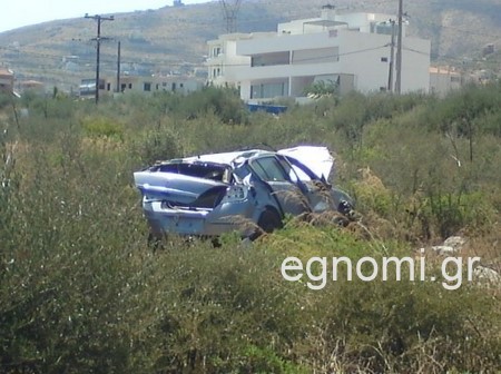 Το αυτοκίνητο διαλύθηκε και οι επιβάτες το έσκασαν